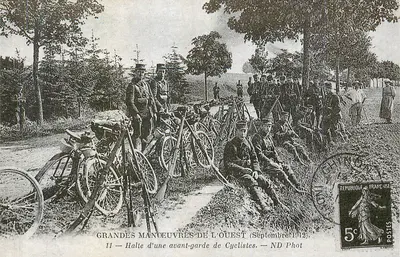 Grandes Manœuvres de l'Ouest — Halte de uma avant-garde de Ciclistas — ND Phot