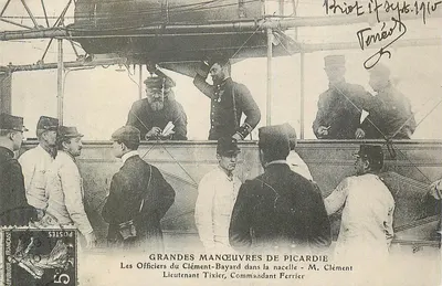 Grandes Manobras da Picardia — Os Oficiais do Clément-Bayard na Nacela — M. Clément Tixier, Comandante Ferrier