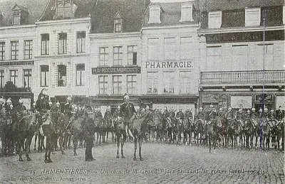 Armentières — Um canto da Grand'Place durante as greves (abril de 1904) — Bulteau, foto-editora, Armentières