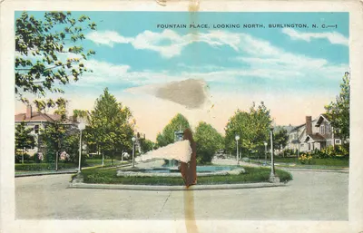 Fountain Place, Looking North, Burlington, N.C. — éditeur E. C. Kropp Co., Milwaukee, N° de série 8573 N