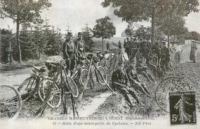 Grandes Manœuvres de l'Ouest — Halte d'une avant-garde de Cyclistes — ND Phot