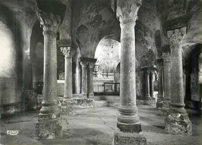 Interior da Capela São Miguel — Puy-en-Velay — Edição Margerit-Bremond