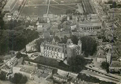 O Castelo - A Praça de Verdun e Caserna Bernadotte — Vista aérea — Greff, Paris