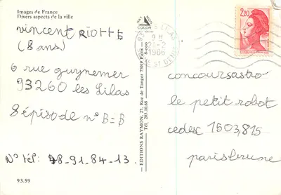 Les Lilas — bairro residencial com prédios e carros — Éditions Mon Color — Verso
