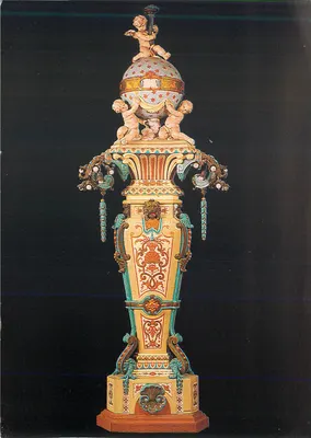 Relógio candeeiro, estilo Luís XVI — Decoração em cloisonné com esmaltes alcalinos e ouro, altura 3,60 m — Museu da Faiança de Gien, 1987