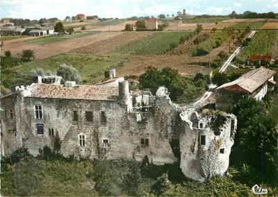 Castelo de Guilléragues — Vista aérea — Combier Imprimeur (71. S.-&-L.)