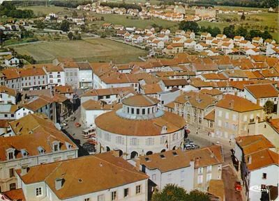 Ambert (P.-de-D.) — Vista aérea do bairro da prefeitura — Combiér Impressor Pedreiro