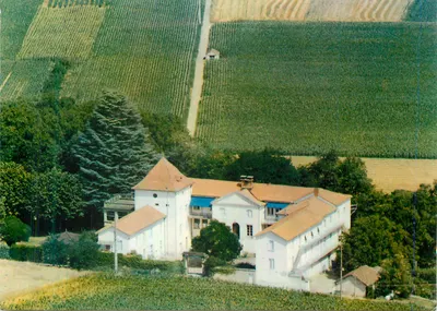 Castelo entre as vinhas — Cahors — editor Cimcrome