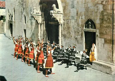 Korčula — Dança dos cavaleiros de Moreška — edição Turistička štampa Beograd