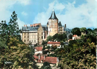 O Castelo de Châgégné — XII-XVe séculos — Edições « Le Château »