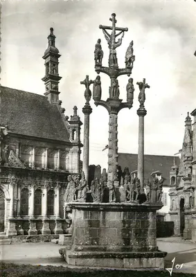 Saint-Thégonnec (Finistère) — O Calvário do Ossuário, datado de 1610 — Edições d'Art JOS
