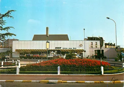 Estação SNCF Aulnay-sous-Bois — vista externa — edição Lyna