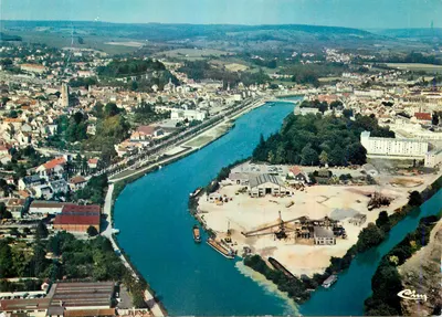 Castelo-Thierry — Vista aérea — Impressor Combiére, n° 37-000