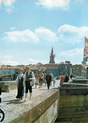 Ponte de Confolens — Vista da cidade e da torre — Edições M. J. Farou - 87 - Couzeix