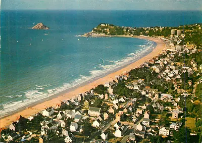A grande praia e o Rocher du Verdelet — Cores da Bretanha, edição Val André n°22370