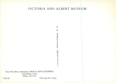 Grey Fox-Terrakotta-Box — Ian Godfrey, London, 1974 — Victoria and Albert Museum — Rückseite
