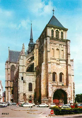 A Basílica de São Quêntino — MAGE — Edições MAGE