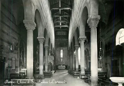 Pistoia - Igreja de S. Andrea (O interior) — Editor B. Milani, série 1954