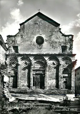 Pistoia - Igreja de S. Pietro maggiore - A Fachada (Restaurada em 1963)