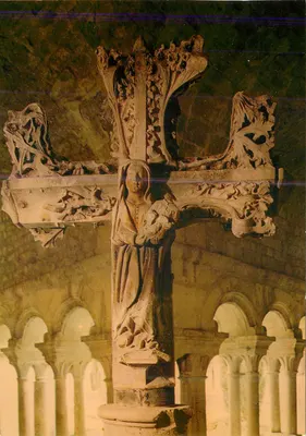 Vaison-la-Romaine — Mosteiro da catedral : cruz de dupla face (século XV) — Edições GAUD. MOISENAY-LE-PETIT