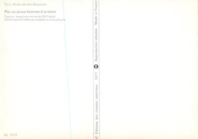 Plat z młodym mężczyzną z listem — Turcja, druga połowa XVI wieku — Éditions des musées nationaux, 1977, nr EX 1513 — Rewers