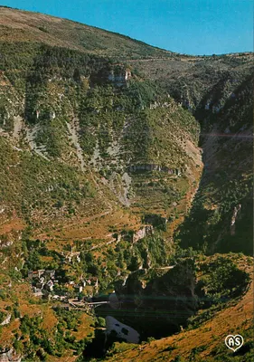 Gorges do Tarn — Vista pitoresca de La Canourgue — Sociedade das Cartas Postais APA-POUX - ALBI