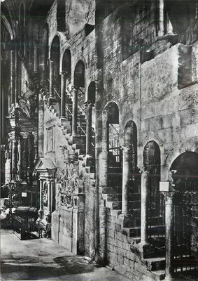 Trento - Catedral - Galeria à esquerda levando ao campanário