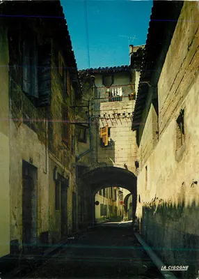 Rua Pitoresca — Beaucaire (Gard) — A Cigogne