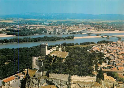Vista aérea de Beaucaire e Tarascon — Éditions Magenta