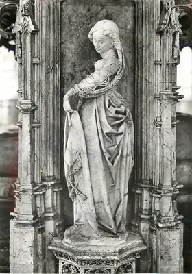 Bourg-en-Bresse (Ain) — Igreja de Brou (início do século XVI) — Estatueta de um túmulo — Serviço de Monumentos Históricos, Paris