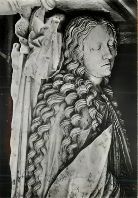 Túmulo de Margarida da Áustria — detalhe do gisante inferior — Service Commercial Palais Historiques III, Paris
