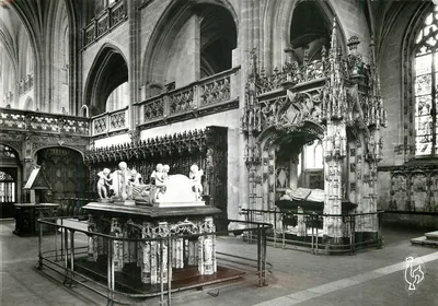Bourg (Ain) - Igreja - O Coro. Os Túmulos de Philibert le Beau e de Marguerite d'Auvergne
