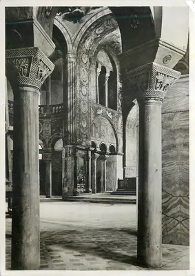Interior da basílica de San Marco — detalhes arquitetônicos — editor desconhecido