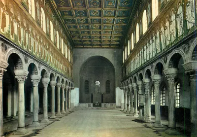 Interior da basílica de San Francesco — detalhes arquitetônicos e frescos — editor desconhecido