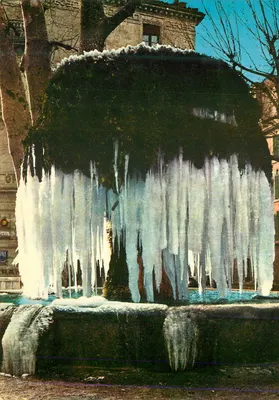 Fontaine gelada — gelo e neve — editor desconhecido