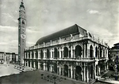 Piazza del Popolo em Brescia — editor Foto Vajenti