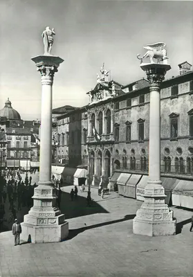 Piazza San Marco — colunas com estátuas — editor Brigo
