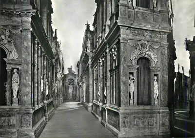 Avenida das estátuas — Galeria dos Invalidos — Paris