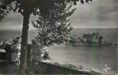 Vista de rochedos ao longo da costa marítima — Jos
