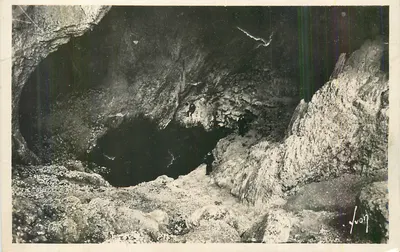 Gruta da Pedra — vista interior — editor desconhecido, número de série ilegível