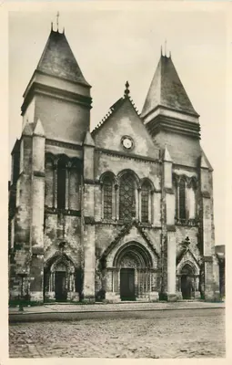 Igreja de São Pedro de Senlis — fachada gótica — editor desconhecido, número de série não visível