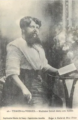 Madame Delait no seu Salão — Thaon-les-Vosges — Imprimeries Réunies de Nancy, n°40