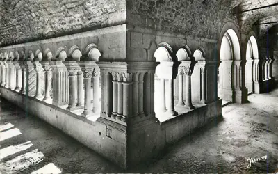 Cloître da abadia de Santa Maria da Chaise — vista interior — J. Fumon