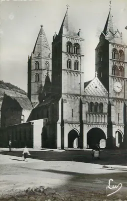 Catedral de São Etienne de Cahors — vista da fachada com suas três torres — editor 'Luz' n° 147