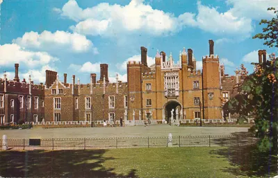 Palácio de Hampton Court — vista do grande portão — editor não identificado