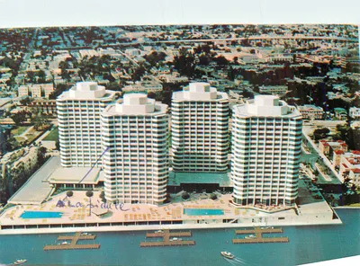 A Piscina — Hotel de luxo em Miami — Editor não identificado