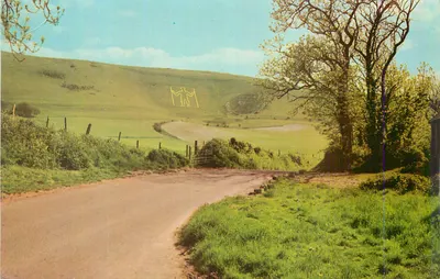 O gigante de Uffington — desenho amarelo na colina — cartão postal