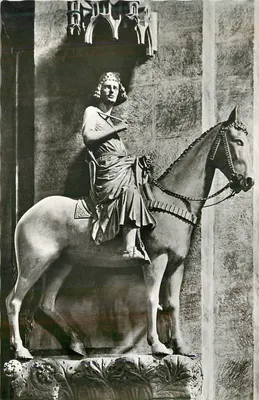 Estátua equestre de Joana d'Arc — catedral de Reims — editor desconhecido, número de série ilegível