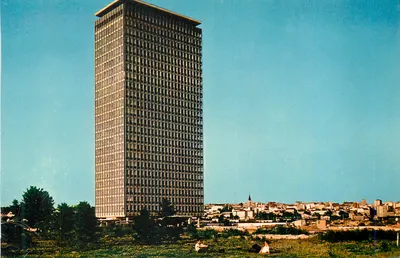 Torre da Bolsa — Paris — editor não visível