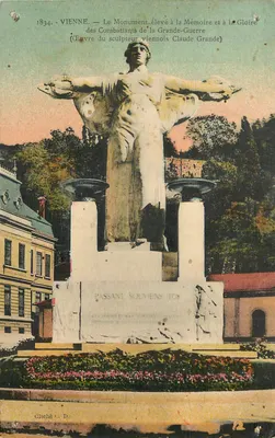 Viena — Monumento aos Combatentes da Grande Guerra — obra de Claude Grande